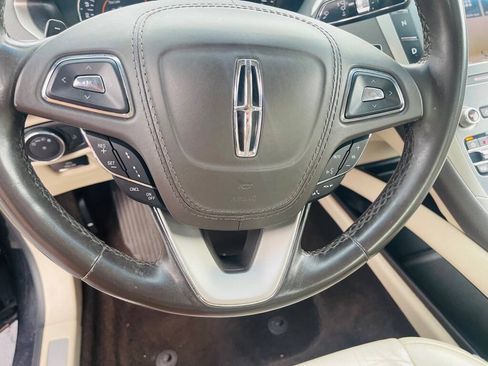 Used 2019 Lincoln MKZ Reserve FWD image 17