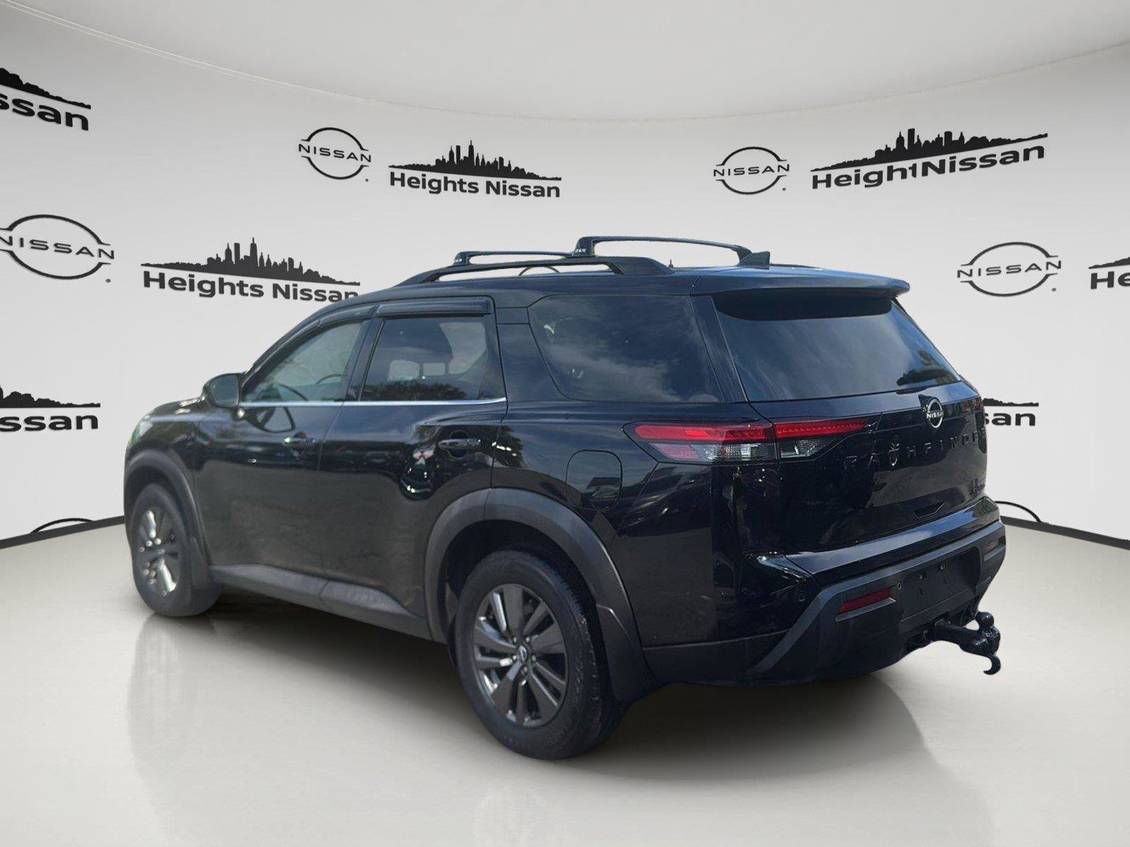 Used 2022 Nissan Pathfinder SV w/ SV Premium Package AWD/4WD image 3