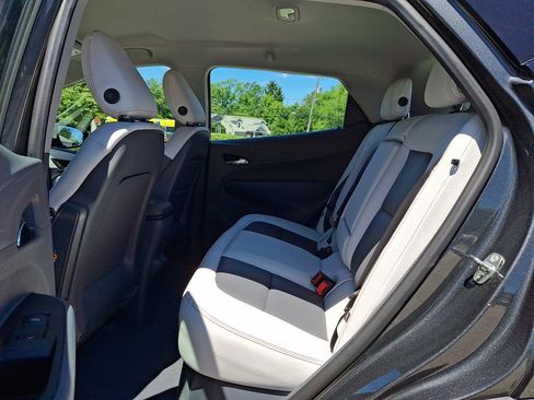 Used 2020 Chevrolet Bolt Premier w/ Infotainment Package FWD image 10