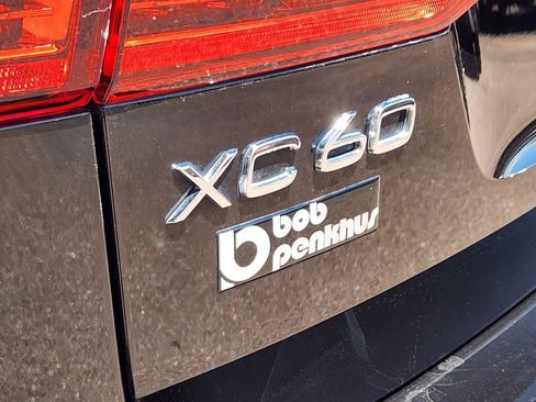 Used 2022 Volvo XC60 B5 Momentum AWD/4WD image 31