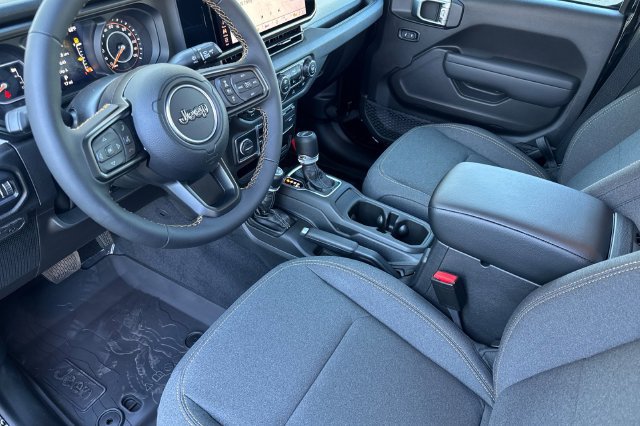 Used 2025 Jeep Gladiator Sport AWD/4WD image 10