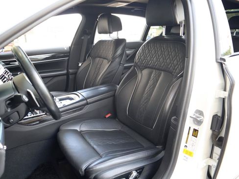 Used 2022 BMW 740i w/ M Sport Package RWD image 14