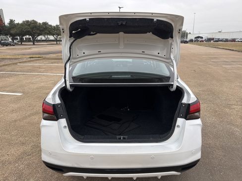 Used 2025 Nissan Versa SR image 7