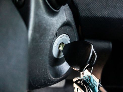 Used 2008 Toyota Yaris 2-Door Hatchback FWD image 38