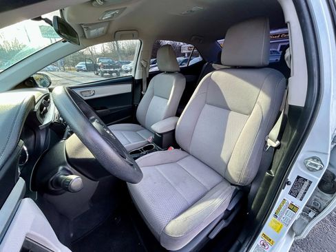 Used 2015 Toyota Corolla LE image 11