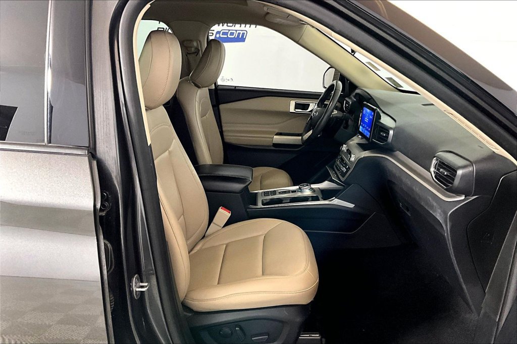 Used 2020 Ford Explorer XLT w/ Equipment Group 202A RWD image 6