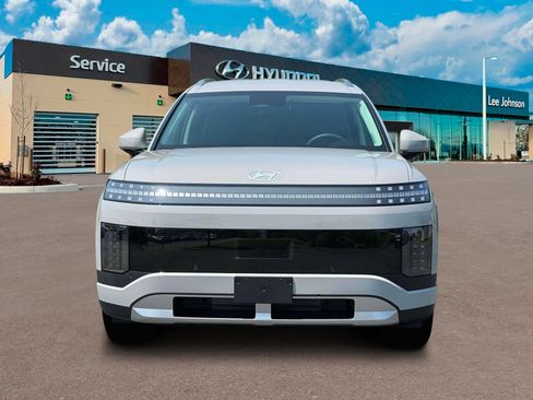 New 2026 Hyundai Ioniq 9 SE AWD/4WD image 12