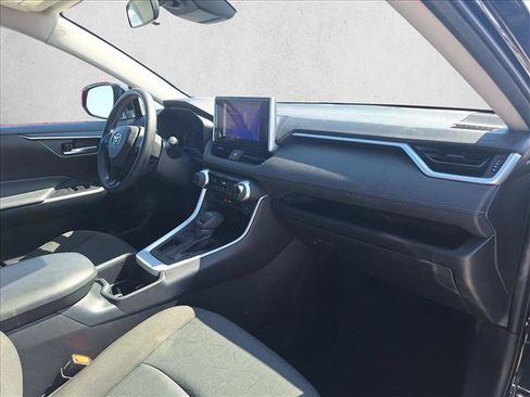 Used 2025 Toyota RAV4 XLE FWD image 19