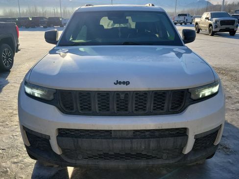 Used 2024 Jeep Grand Cherokee L Limited w/ Luxury Tech Group II image 2