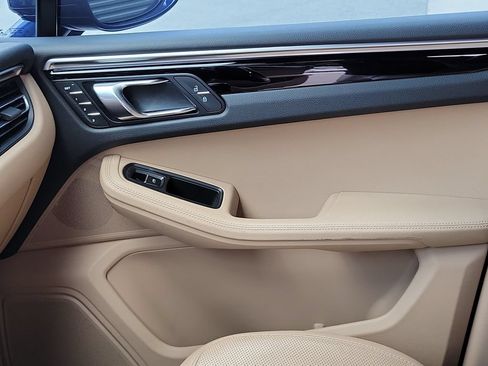 Certified 2023 Porsche Macan AWD/4WD image 23