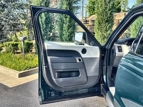 Used 2022 Land Rover Range Rover Sport HST image 17