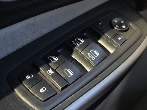 Used 2019 Jeep Cherokee Limited w/ Technology Group image 27