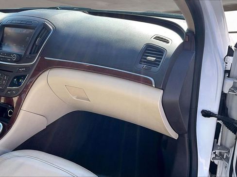 Used 2017 Buick Regal Sport Touring FWD image 18