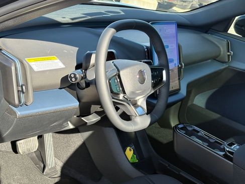 New 2026 Volvo EX30 Plus w/ Protection Package Premier image 13