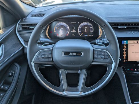 New 2026 Jeep Grand Cherokee Altitude image 10