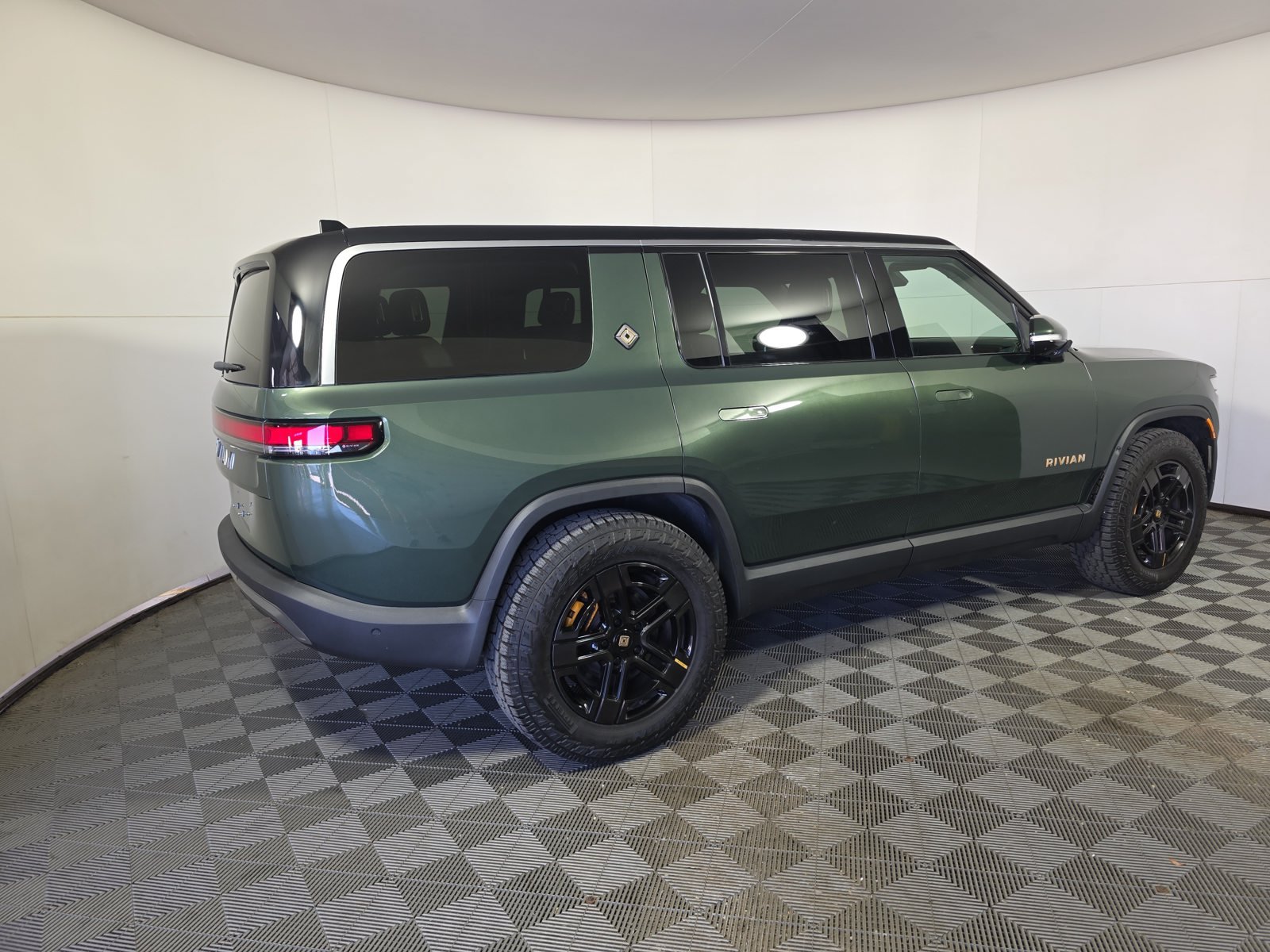 Used 2023 Rivian R1S Adventure Quad AWD/4WD image 5