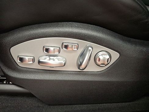 Used 2021 Porsche Macan Turbo image 8