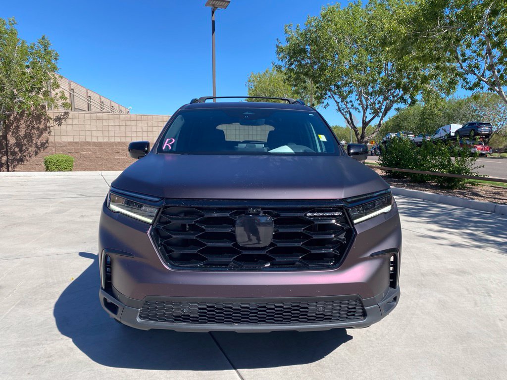 Used 2025 Honda Pilot Black Edition image 2