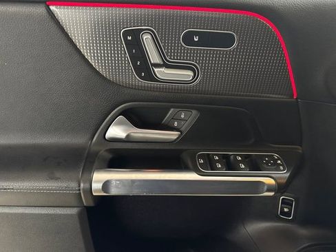 Used 2021 Mercedes-Benz GLB 250 w/ Premium Package image 11