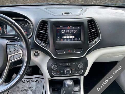 Used 2021 Jeep Cherokee Latitude Lux FWD image 6
