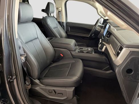 Used 2024 Ford Expedition XLT image 29