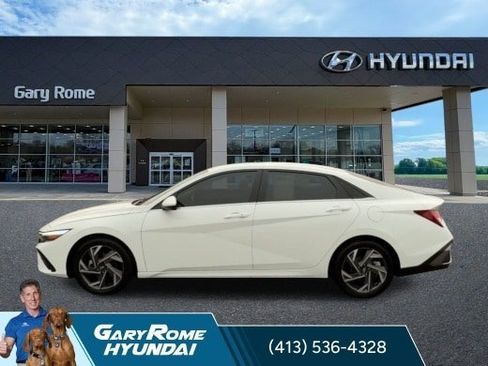 Used 2024 Hyundai Elantra SEL w/ Convenience Package FWD image 5
