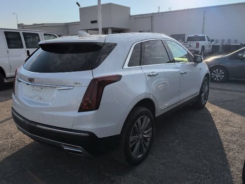 Used 2023 Cadillac XT5 Premium Luxury AWD/4WD image 2