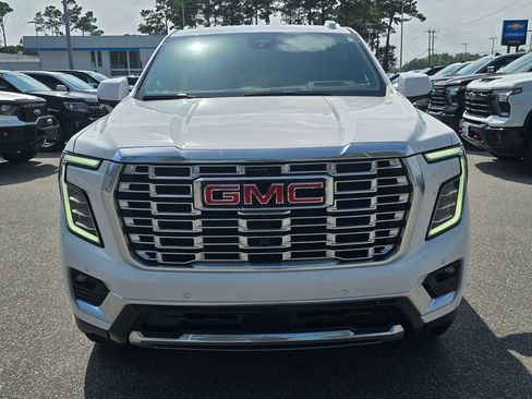Used 2025 GMC Yukon XL Denali AWD/4WD image 8