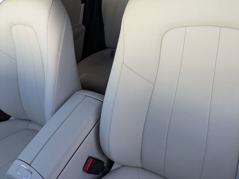 Used 2025 Mercedes-Benz GLA 250 4MATIC image 16