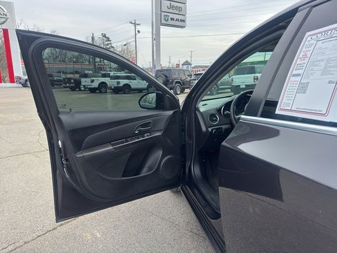 Used 2015 Chevrolet Cruze LT w/ Technology Package image 18