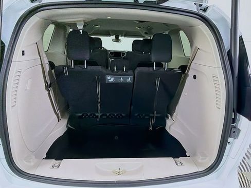 Used 2018 Chrysler Pacifica Touring w/ Tire & Wheel Group FWD image 26