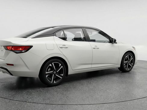 Used 2025 Nissan Sentra SV FWD image 9