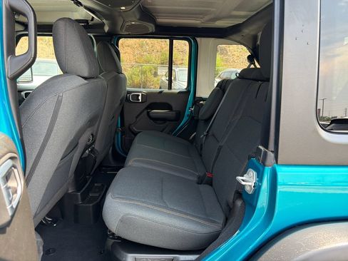 Used 2024 Jeep Wrangler Unlimited AWD/4WD image 12