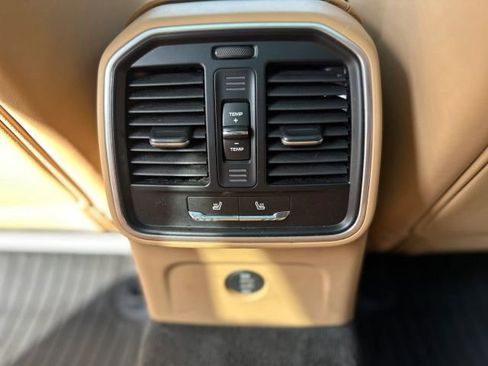 Used 2018 Porsche Macan Sport Edition image 17