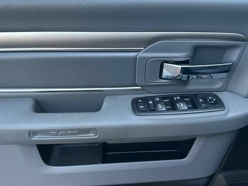 Used 2019 RAM 1500 Classic SLT w/ Luxury Group AWD/4WD image 11