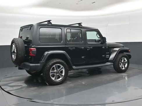 Used 2018 Jeep Wrangler Unlimited Sahara w/ Uconnect 4C Nav & Sound Group AWD/4WD image 33