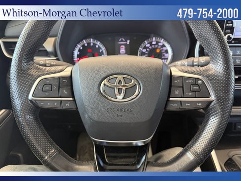 Used 2021 Toyota Highlander L image 15