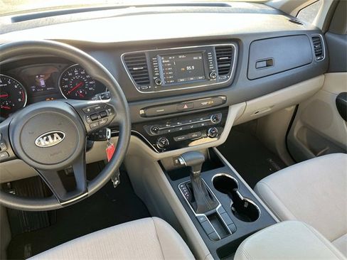 Used 2019 Kia Sedona LX image 13