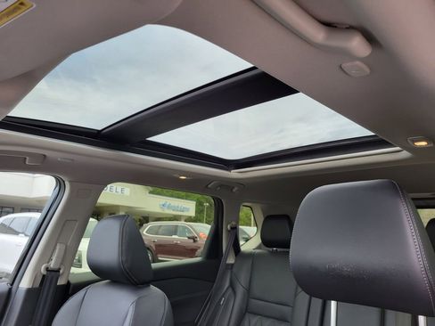 Used 2025 Nissan Rogue Platinum image 24