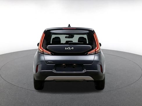 Used 2025 Kia Soul LX w/ LX Technology Package FWD image 8
