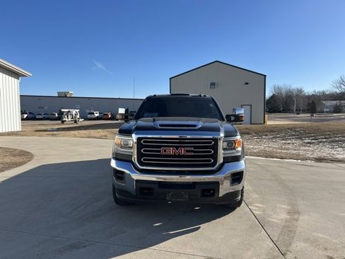 Used 2018 GMC Sierra 2500 SLE image 2