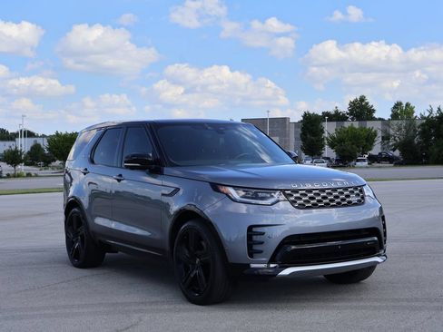 Used 2023 Land Rover Discovery Metropolitan Edition AWD/4WD image 3