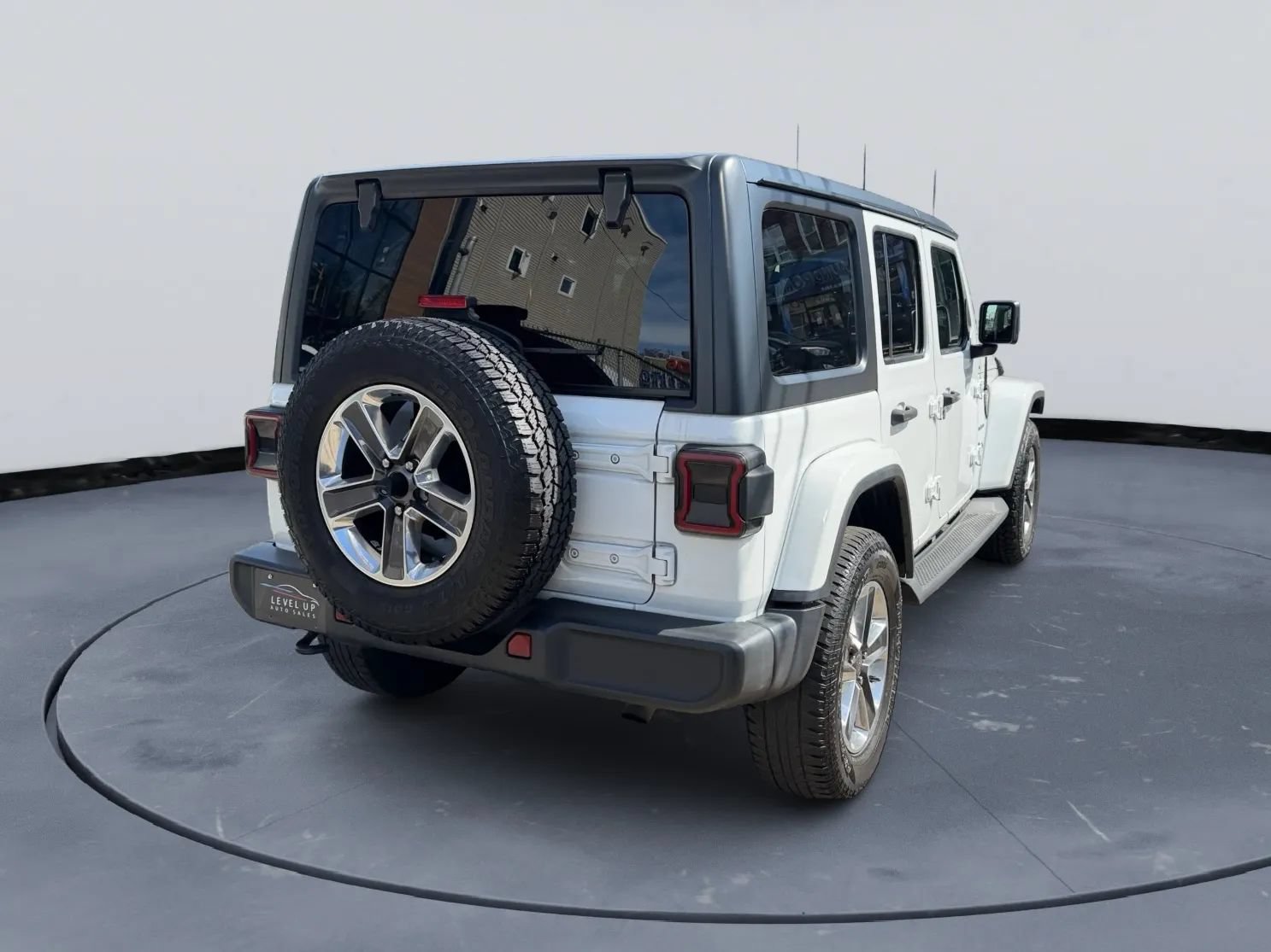 Used 2019 Jeep Wrangler Unlimited Sahara w/ Cold Weather Group AWD/4WD image 6