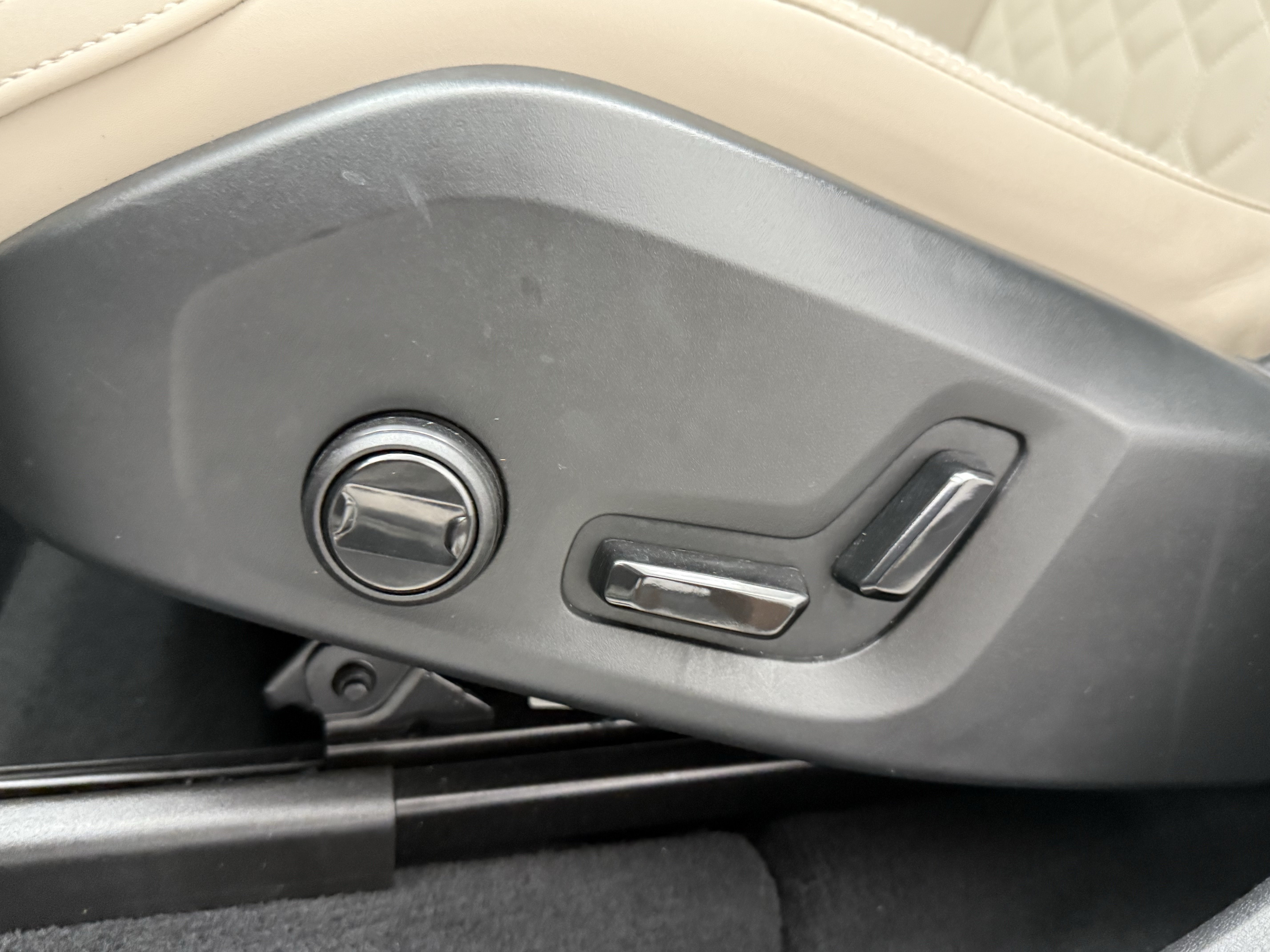 Certified 2026 Volvo XC60 B5 Plus AWD/4WD image 29