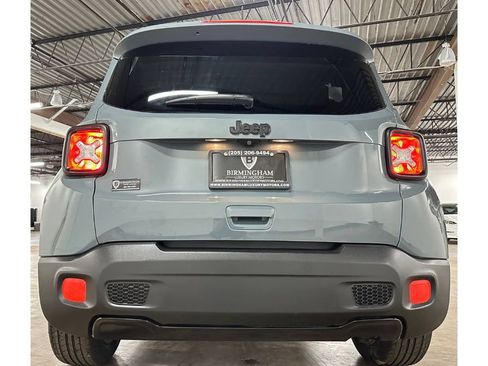Used 2018 Jeep Renegade Altitude FWD image 14