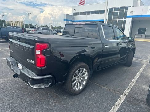 Used 2020 Chevrolet Silverado 1500 High Country w/ Technology Package AWD/4WD image 3