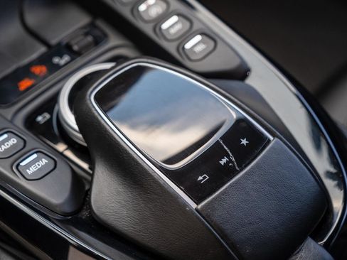 Used 2019 Aston Martin V8 Vantage Coupe RWD image 30