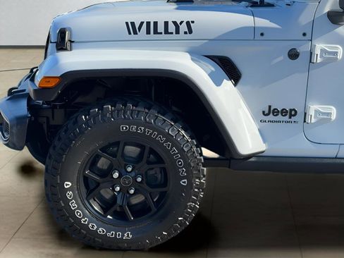 Used 2024 Jeep Gladiator Willys image 36