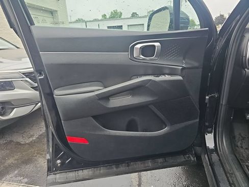 Used 2023 Kia Sorento LX AWD/4WD image 11