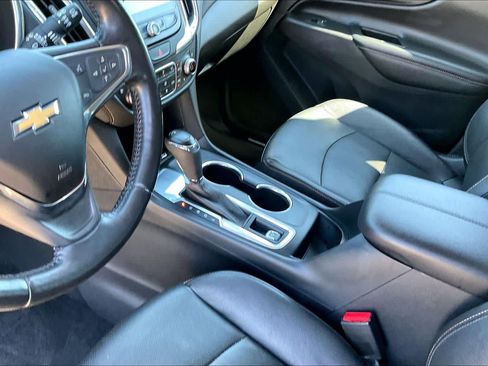 Used 2020 Chevrolet Equinox Premier FWD image 16